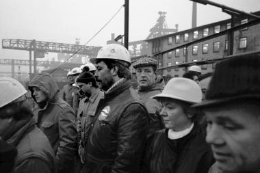 Streikende Arbeiter in Rheinhausen 1987. Foto von Michael Kerstgens aus der aktuellen Sonderausstellung "Arbeitskämpfe".<br>Foto: LVR-Industriemuseum