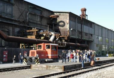 Bitte einsteigen: Am Tag des offenen Denkmals fährt auf der Henrichshütte die Werksbahn.<br>Foto: LWL/Hudemann