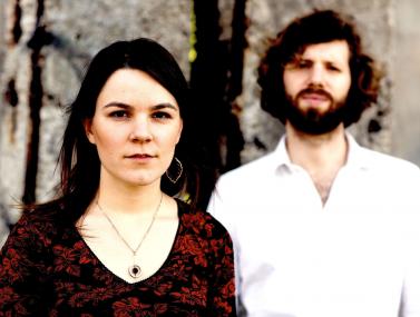 Mirja Klippel und Alex Jonsson präsentieren ihr Debütalbum "Lift your Lion".<br>Foto: Samy Khabthani