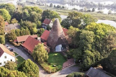 Die Glashütte Gernheim aus der Luft.<br>Foto: LWL-Industriemuseum/ Sebastian Cintio