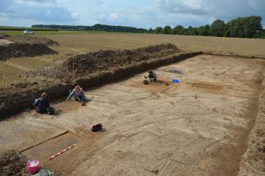 Auf knapp 2.500 Quadratmetern haben die Archäologen des LWL bisher ca. 120 Gräber untersucht.<br>Foto: LWL/M. Hahne