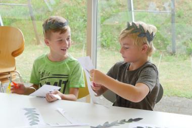An zahlreichen Stationen können sich die Besucher im Museum in der Kaiserpfalz als mittelalterliche Baumeister versuchen <br>Foto: LWL /K. Höntges