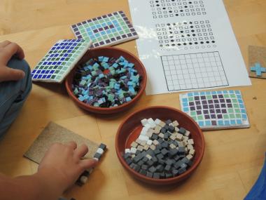 Ein selbstgemachtes Mosaik können Kinder ab sieben Jahren am Samstag (28.10.) im LWL-Römermuseum basteln.<br>Foto: LWL/ L. Verweyen