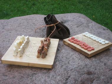 Solche Spielsteine aus Knochen können die Besucher am Wochenende im LWL-Museum für Archäologie herstellen.<br>Foto: LWL/M. Löbbert