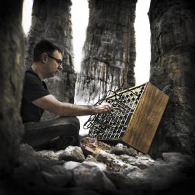 Der Musiker Uwe Rottluff, bekannt als "Wellenvorm", spielt am Samstag (25.11.) live im LWL-Planetarium.<br>Foto: Uwe Rottluff