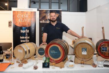 Sebastian Büssing stellt Whisky aus der ganzen Welt vor.<br>Foto: LWL/Hudemann