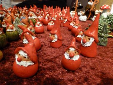 Ob Dekorationen für die Adventszeit oder Geschenke für die Lieben - das Angebot auf dem Weihnachtsmarkt im LWL-Ziegeleimuseum ist groß.<br>Foto: LWL
