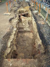 Mauerreste des Jesuitenklosters, das ab 1803 als Schloss genutzt wurde.<br>Foto: (archaeologie.de)