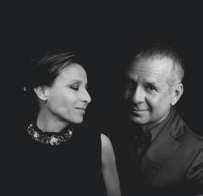 Gefühlvolles Duo: Mit sizilianischen Liedern und deutscher Schauspielkunst erzählen Etta Scollo und Joachim Król von der Liebe.<br>Foto: Robert Eikelpoth