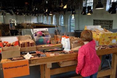 Basteln in der Kinderwerkstatt.<br>Foto: LWL/Marx