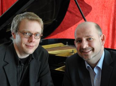 Holger Ries und Martin Brödemann spielen Schlager der 50er und 60er im Schiffshebewerk Henrichenburg.<br>Foto: PR