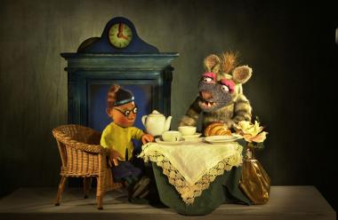 Die Prinzessin an der Kaffeetafel.<br>Foto: Figurentheater Seiler