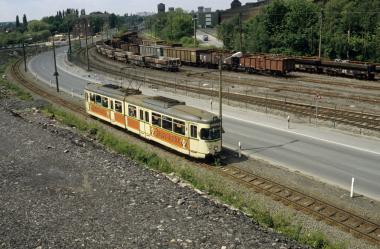 Straßenbahn-Gelenkwagen der Bogestra, der in den 1970er Jahren auf der Linie 310 unterwegs war.<br>Foto: Halwer