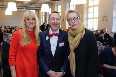 Freuen sich über eine gut besuchte Tagung (v.l.n.r.): Dr. Barbara Barbara Rüschoff-Parzinger, LWL-Kultudezernentin, Prof. Dr. Michael Rind, Direktor der LWL-Archäologie, und Anne Katrin Bohle, Abteilungsleiterin Stadtentwicklung und Denkmalpflege im Ministerium für Heimat, Kommunales, Bau und Gleichstellung des Landes Nordrhein-Westfalen.<br>Foto: LWL/S. Brentführer