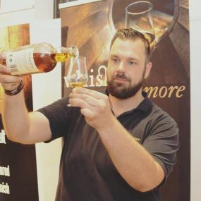 Sebastian Büssing stellt am 6. April die Brände der Sauerländer Edelbrennerei vor.<br>Foto: Büssing