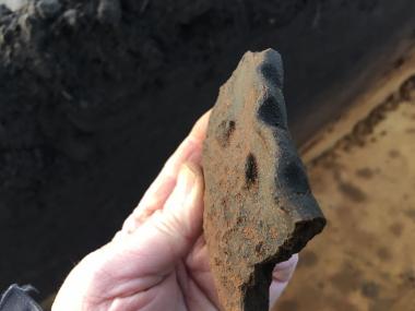 Keramikspuren geben erste Hinweise auf eine genaue zeitliche Einordnung der Siedlung.<br>Foto: LWL/ M. Esmyol