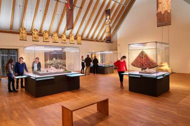Neben liturgischen Geräten, Messgewändern und Modellen können auch Gemälde und Altäre wieder von den Besuchern in Augenschein genommen werden.<br>Foto: LWL/Ansgar Hoffmann