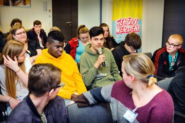 Jugendliche aus Erziehungshilfe-Einrichtungen diskutierten über Mitwirkung und Beteiligung.<br>Foto: LVR/Hackenberg