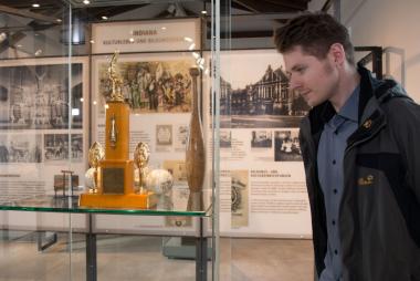 Bei den freien Führungen durch die Ausstellung "Vom Streben nach Glück" gibt es viel zu entdecken.<br>Foto: LWL/Hudemann