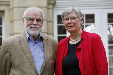 Der bisherige Vorsitzende der Historischen Kommission für Westfalen Prof. Dr. Wilfried Reininghaus und seine Nachfolgerin Dr. Mechthild Black-Veldtrup.<br>Foto: LWL/Beyer