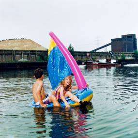 Baden im Kanal. Dr. Eckhard Schinkel berichtet über die Geschichte des Kanalschwimmens im Schiffshebewerk Henrichenburg.<br>Foto: Hendrik Lietmann