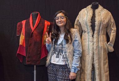 Auch aus Lippe zog es junge Menschen in Scharen nach Indien. Und wer nicht reisen konnte, der holte sich mit Afghanen-Mantel,  Patschuli-Parfum und Räucherstäbchen den Duft der weiten Welt nach Detmold.<br>Foto: LWL/Holtappels  
