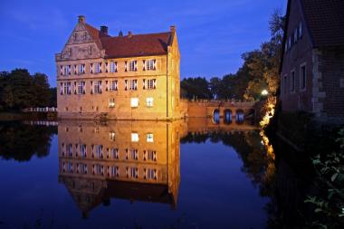 Die besondere Atmosphäre auf Burg Hülshoff ist nicht nur am Schlösser- und Burgentag zu erleben.<br>Foto: Annette von Droste zu Hülshoff-Stiftung/Harald Humberg