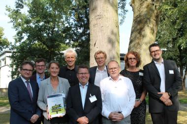 Sie eröffneten die 5. Dortmund-Hemeraner-Fachtagung: (v.l.) Dr. Peter W. Nyhuis, Dr. Martin Zinkler, Gisa Lieweris-Amsbeck, Prof. Dr. Meinolf Noeker, Dr. Patrick Debbelt, Prof. Dr. Hans-Jörg Assion, Prof. Dr. Karl H. Beine, Yvonne Auclair, Uwe Johansson.<br>Foto: LWL/Angelika Nehm<br><b><i>Ausführliche Bildzeile am Ende der Pressemitteilung</b></i>