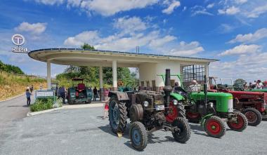 Freunde von Oldtimertraktoren erleben am Sonntag im LWL-Freilichtmuseum Detmold zahlreiche alte Schätzchen in Aktion.<br>Foto: LWL/Jähne