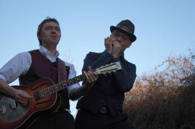 Andreas Martens und Norbert Lahm spielen Blues im Schiffshebewerk Henrichenburg.<br>Foto: Band