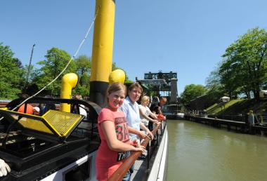 Auf der "Nixe" können Besucher kurze Kanalfahrten unternehmen.<br>Foto: LWL/Appelhans