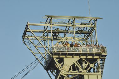 Vom Fördergerüst können Besucher schon einmal einen Blick Richtung Stadion werfen.<br>Foto: LWL/Hudemann