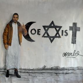 Der Künstler Como Culture Kidnapper neben dem Schriftzug "Coexist". Öl auf Leinwand, 2015.<br>© Combo, 2018 © VG Bild-Kunst, Bonn 2018