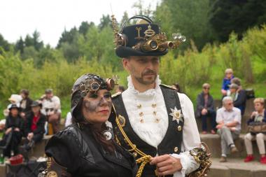 Die Steampunkter entführen die Besucher des LWL-Freilichtmuseums Hagen in eine Zeit, die es so nie gegeben hat.<br>Foto: LWL