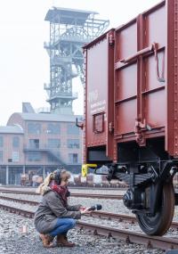 Kathinka Engels bei Tonaufnahmen auf dem Gelände der Zeche Zollern in Dortmund für das Projekt "Sound of Changes".<br>Foto: LWL/Holtappels