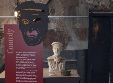 Gewinner des Kleinstkunst-Wettbewerbs "Tegtmeiers Erben" sind am 12. September auf der Zeche Hannover zu Gast. Auch in der aktuellen Ausstellung "Revierfolklore" ist Comedy aus dem Ruhrgebiet Thema.<br>Foto: LWL / Holtappels