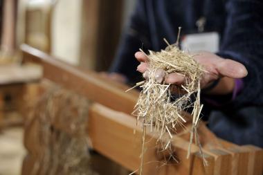 Die einzelnen Arbeitsschritte von der Flachspflanze bis zum Leinen werden bei einem Flachswochenende im LWL-Freilichtmuseum Detmold gezeigt.<br>Foto: LWL/Sánchez