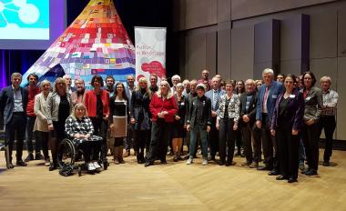Die Referenten, Moderatoren und Impulsgeber der achten Westfälischen Kulturkonferenz mit NRW-Kulturministerin Isabel Pfeiffer-Poensgen in ihrer Mitte sowie Dieter Gebhard, dem Vorsitzenden der LWL-Landschaftsversammlung (6. v. li) und dem Vorstandsvorsitzenden der Stiftung Westfalen-Initiative Dr. Karl-Heinrich Sümmermann (7. v. re.).<br>Foto: LWL/A. Kopetsch