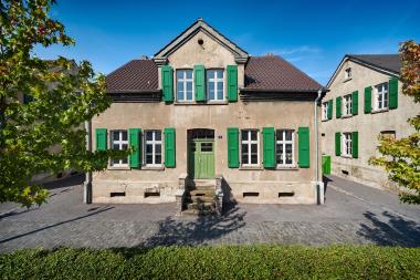 Die Arbeiterhäuser am Rübenkamp sind erste Station der Geschichtstour unter dem Motto "Wohnen auf der Seilscheibe".<br>Foto: LWL/Hackenberg