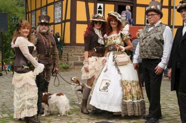 Knapp 130 Veranstaltungen wie hier das Treffen der Steampunker sorgten im LWL-Freilichtmuseum Hagen für gute Besucherzahlen.<br>Foto: LWL