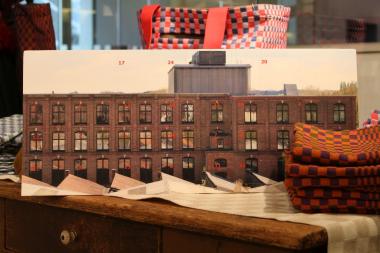 Ab sofort im Textilwerk erhältlich: Der Adventskalender mit Fotografien von Anke Hochgartz.<br>Foto: LWL 