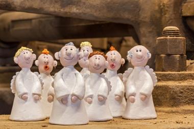 Ob Dekorationen für die Adventszeit oder Geschenke für die Lieben - das Angebot auf dem Weihnachtsmarkt im LWL-Ziegeleimuseum ist groß.<br>Foto: LWL/Holtappels