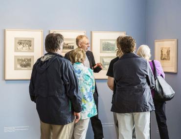 Der Kurator Dr. Gerd Dethlefs führt am Freitag (23.11.) anlässlich des Clemenstags durch die Sammlung des LWL-Museums für Kunst und Kultur.<br>Foto: LWL/Hanna Neander