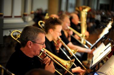 Der Posaunenchor des CVJM Herne ist mit einem Weihnachtskonzert zu Gast im Grabungscamp des LWL-Museums für Archäologie in Herne.<br>Foto: LWL/Quickels
