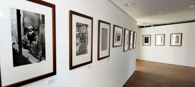 Blick in die Ausstellung "Von Kohle gezeichnet".<br>Foto: LWL/Appelhans
