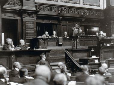 Helene Drießen (Bildmitte) vertrat 1921 als einzige Frau im Provinzvorstand der Deutschen Zentrumspartei von Westfalen erstmals die Gruppe der Politikerinnen auf dem Reichsparteitag ihrer Partei.<br>Foto: Stadtarchiv Bocholt/John Graudenz