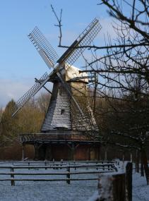 Bei den Winterspaziergängen durch das LWL-Freilichtmuseum Detmold kann man neue Eindrücke gewinnen und fotografisch festhalten.<br>Foto: LWL/Jelinski