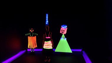 Ein Programmpunkt der Jungen Nacht im LWL-Museum für Kunst und Kultur ist der Schwarzlicht-Stop-Motion-Film, der zusammen mit dem Adolph-Kolping Berufskolleg entstanden ist. 