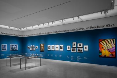 Blick in die Ausstellung "Bauhaus und Amerika. Experimente in Licht und Bewegung".<br>Foto: LWL/Christoph Steinweg