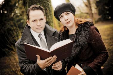 Christoph Tiemann und Sarah Giese nehmen die Besucher bei ihrer Valentinstagslesung mit auf eine Reise durch die Liebesliteratur.<br>Foto: Hanno Endres